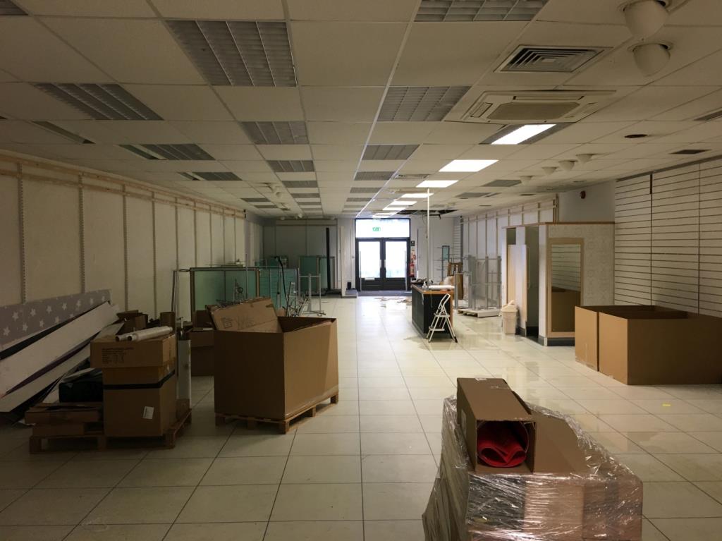 Lot: 96 - SUBSTANTIAL COMMERCIAL PROPERTY WITH PLANNING TO CONVERT THE FIRST FLOOR TO FOUR FLATS - View of the ground floor